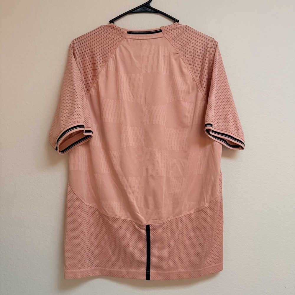 Fabletics The REC MESH Tee Men's Athletic Jersey T-Shirt Pink Size Medium Sporty - Picture 9 of 9